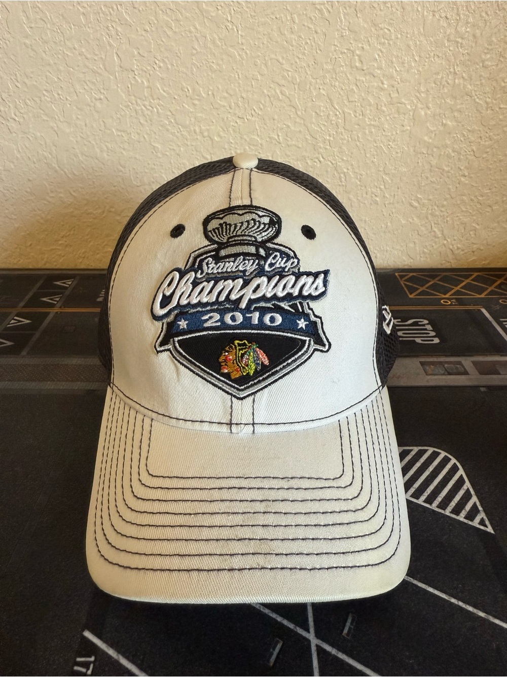 New Era White and Black Chicago Blackhawks 2010 Champions Patch Hat
